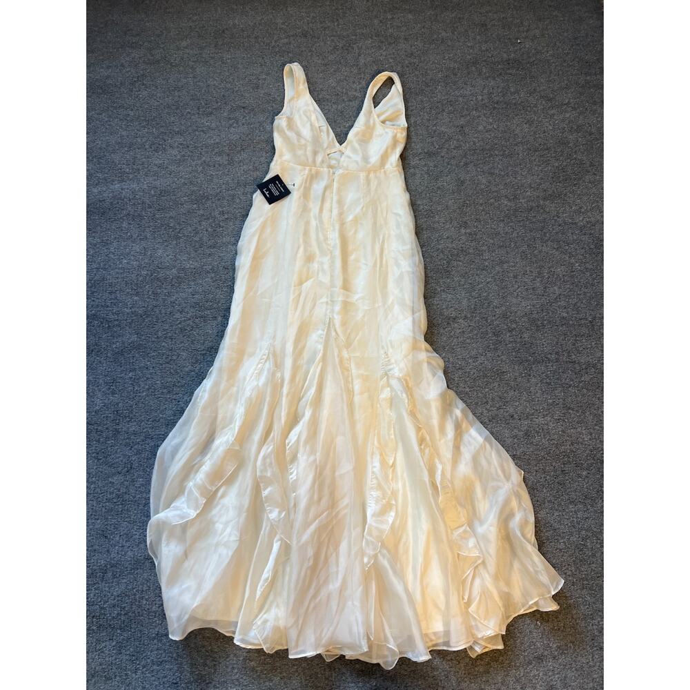 NWT Lulus Deluca Ivory Satin Sleeveless Ruffled V-Neck Wedding Maxi Dress Gown M - Picture 9 of 14